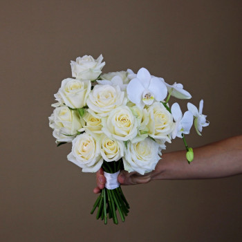 Свадебный букет из роз и орхидеи