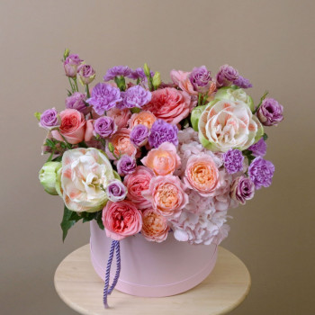 Цветы в коробке Розовая пудра