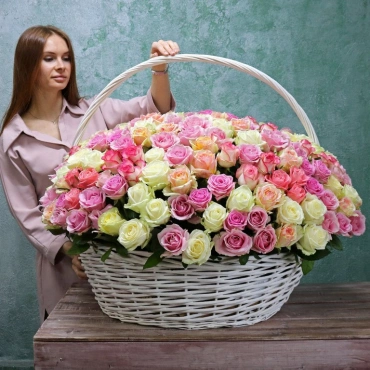 Корзина роз 251 шт.
