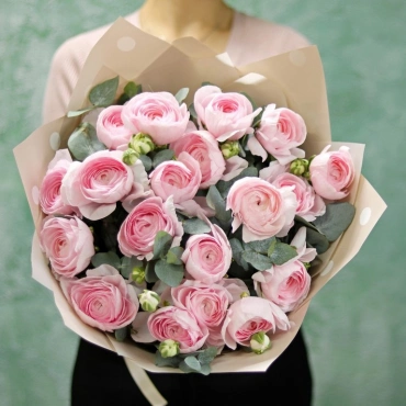 Розовые ранункулюсы букет