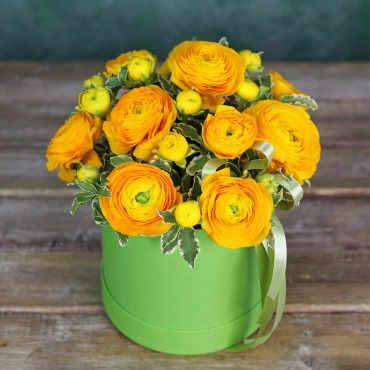 Ранункулюс желтый в коробке