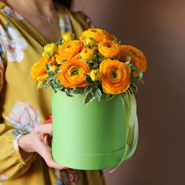 Ранункулюс желтый в коробке