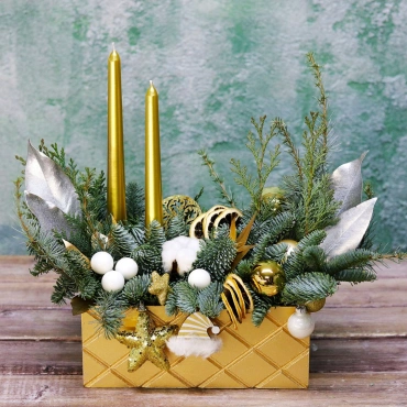 Новогодняя композиция со свечами "19"