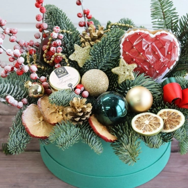 Новогодняя композиция с пряником и мёдом