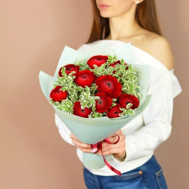 Красные ранункулюсы букет