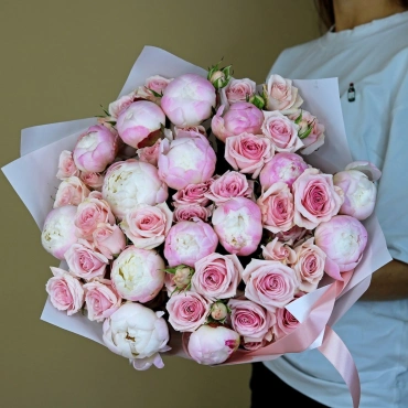 Пионы и кустовые розы