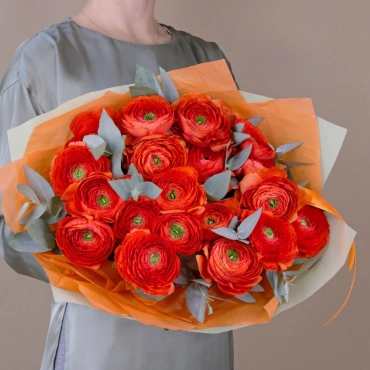 Ярко-оранжевые ранункулюсы букет