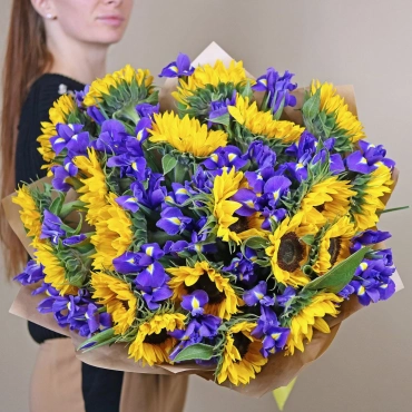 Подсолнухи с ирисами