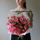 9 кустовых роз