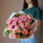 9 кустовых роз