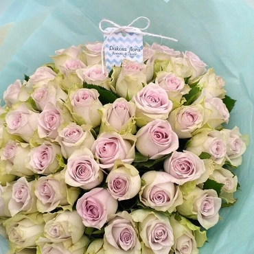 Букет из фиолетовых роз