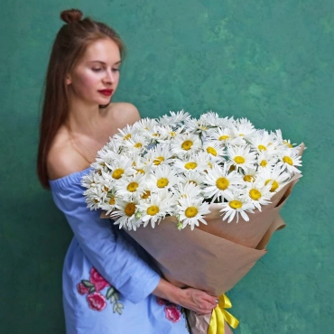 Букет из крупных ромашек