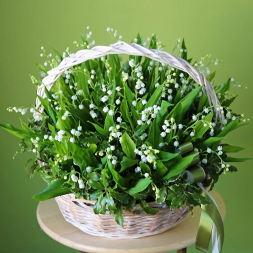 Корзина с ландышами 51 шт.