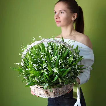 Корзина с ландышами 51 шт.