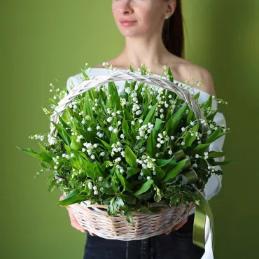 Корзина с ландышами 51 шт.