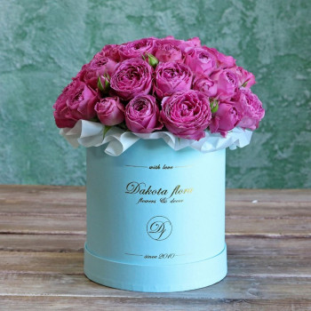 Пионовидные розы Мисти Баблс в коробке