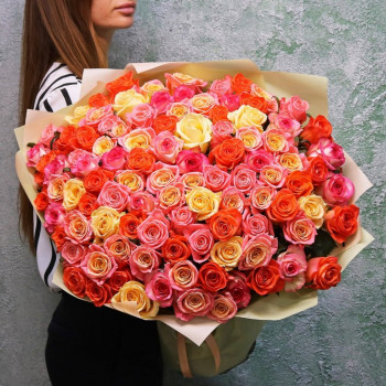101 разноцветная роза