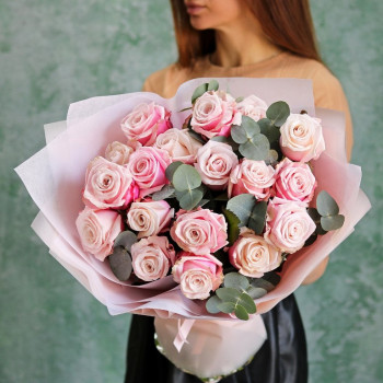 Нежно-розовые розы букет