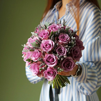 Букет невесты с фиолетовыми розами