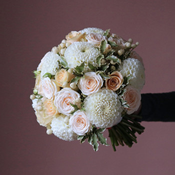 Букет невесты из георгин и роз