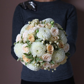 Букет невесты из георгин и роз