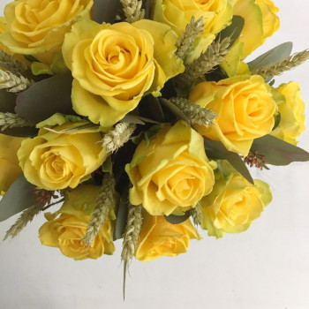 Желтые розы в коробочке