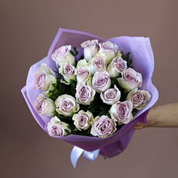 Фиолетовые розы Монинг Дью