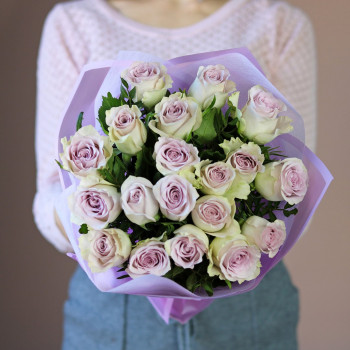 Фиолетовые розы Монинг Дью