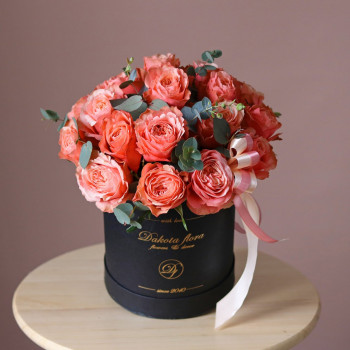 19 пионовидных роз Кахала в коробке