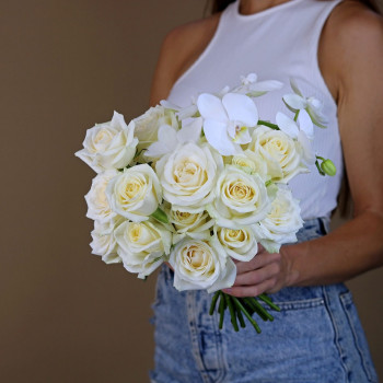 Свадебный букет из роз и орхидеи