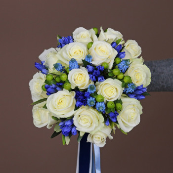 Бело-голубой букет невесты