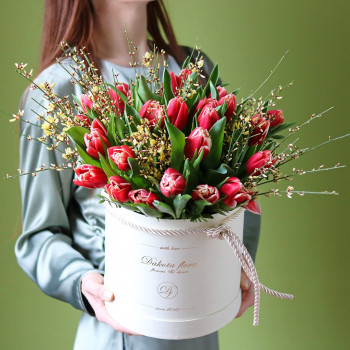Махровые тюльпаны в коробочке