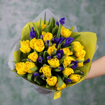Букет желтых тюльпанов с ирисами