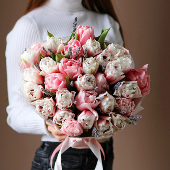Махровые розовые тюльпаны с лавандой