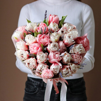 Махровые розовые тюльпаны с лавандой