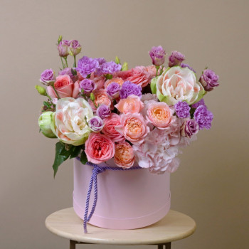 Цветы в коробке Розовая пудра