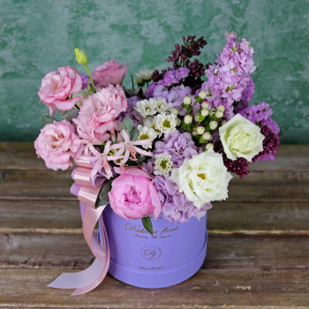 Цветы в коробке "Фиолетовая рапсодия"
