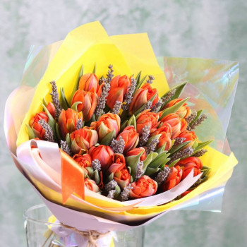 Махровые тюльпаны и лаванда