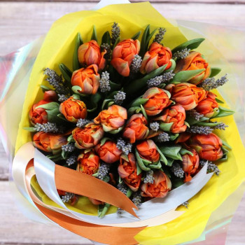 Махровые тюльпаны и лаванда