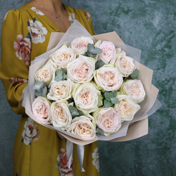 Пионовидные розы Вайт Охара