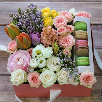 Цветы и пирожные в коробочке "04"